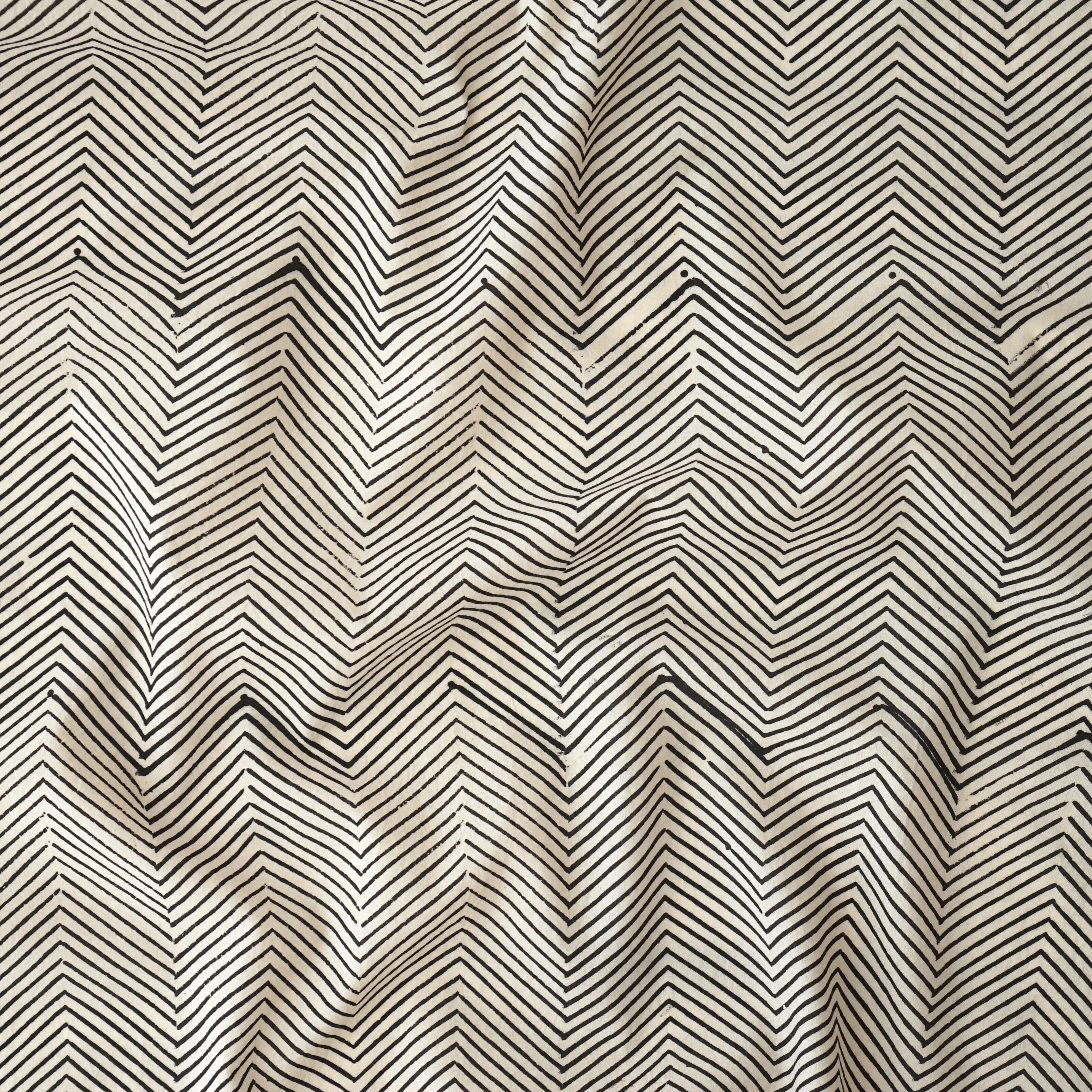 SIK62 - Block-Printed Cloth - Unbleached Cotton Fabric - Black Dye - ZigZag Design - Contrast