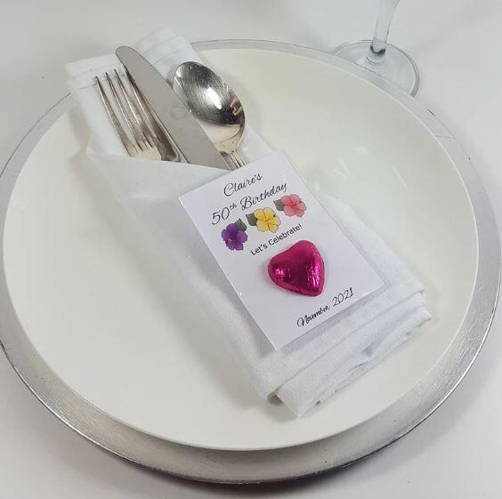 Table favours with flowers Hibiscus