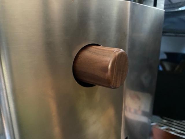 Fitted walnut knob