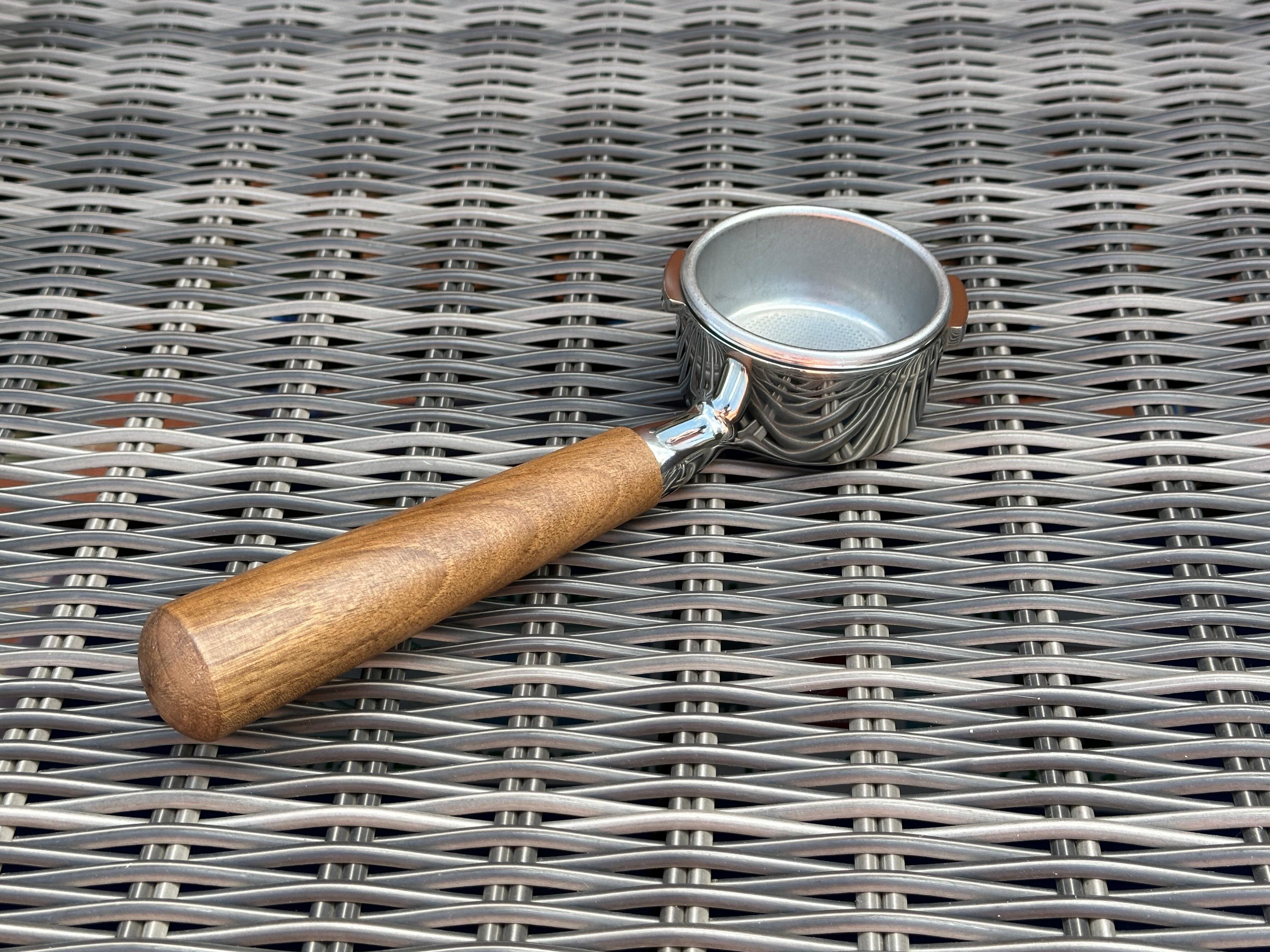 Walnut smooth handle 1