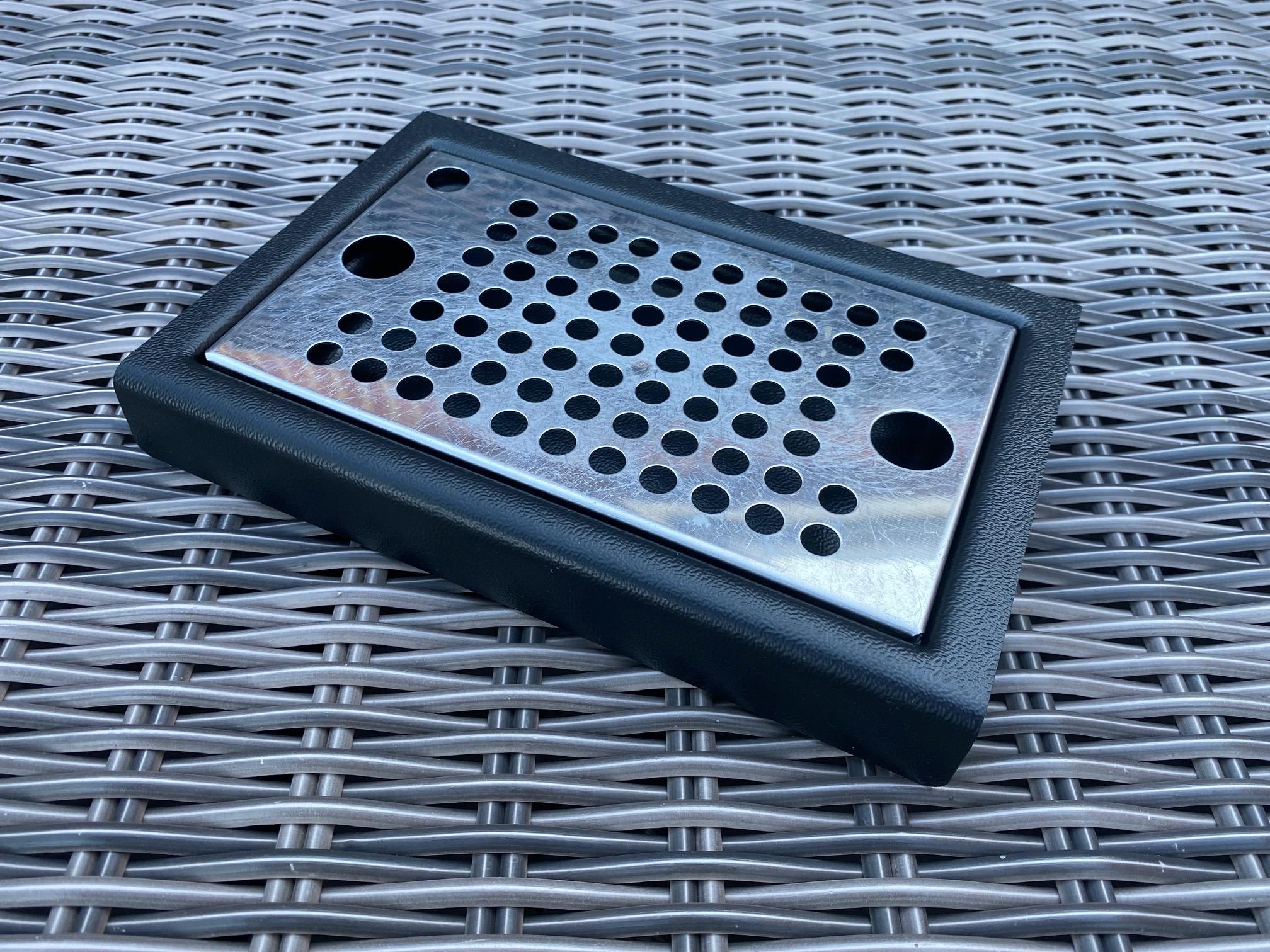 Drip tray with grille