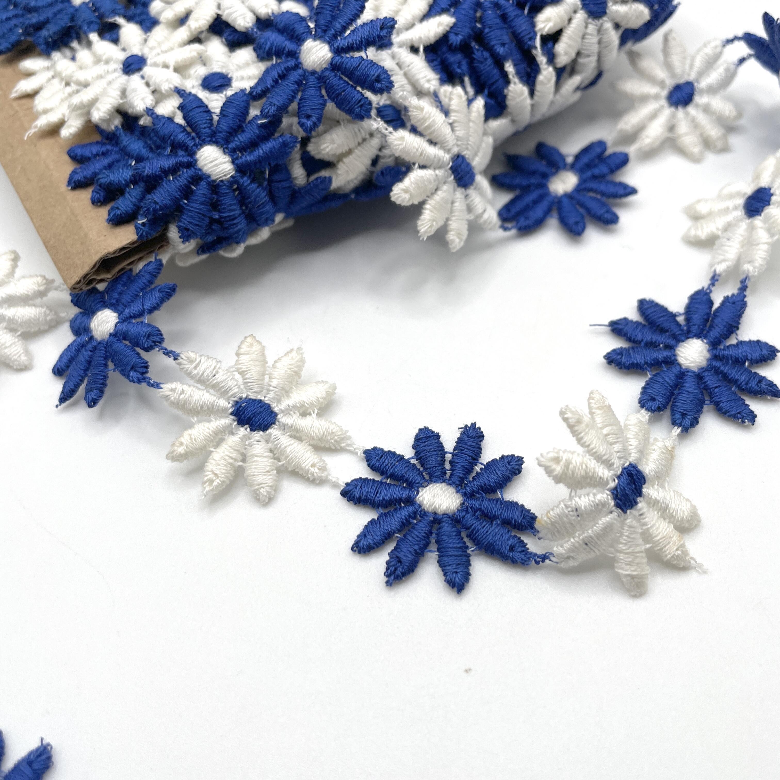 daisy-trim-blue-and-white-vintage.jpg