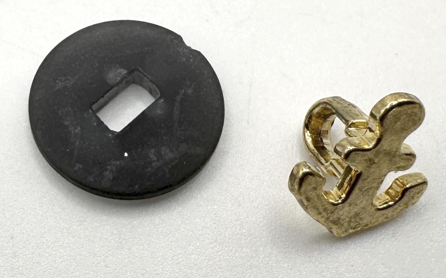 black-anchor-button-with-removable-charm-pirate5.jpg