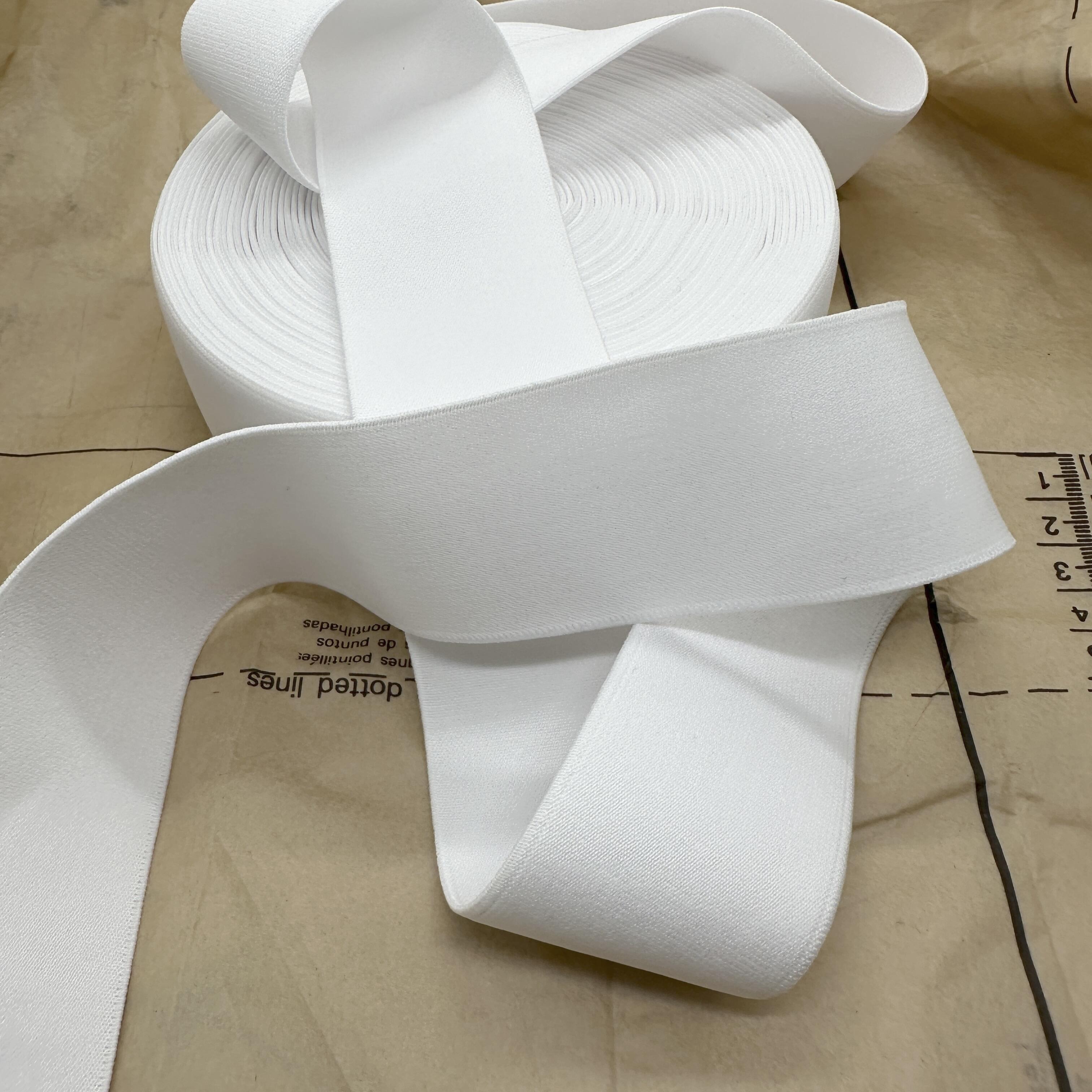 BENECREAT 10 m rekbare elastische band, 70 mm breed en hoge elasticiteit, voor knutselproject (5 meter/rol, wit en zwart, 1,5 mm dik