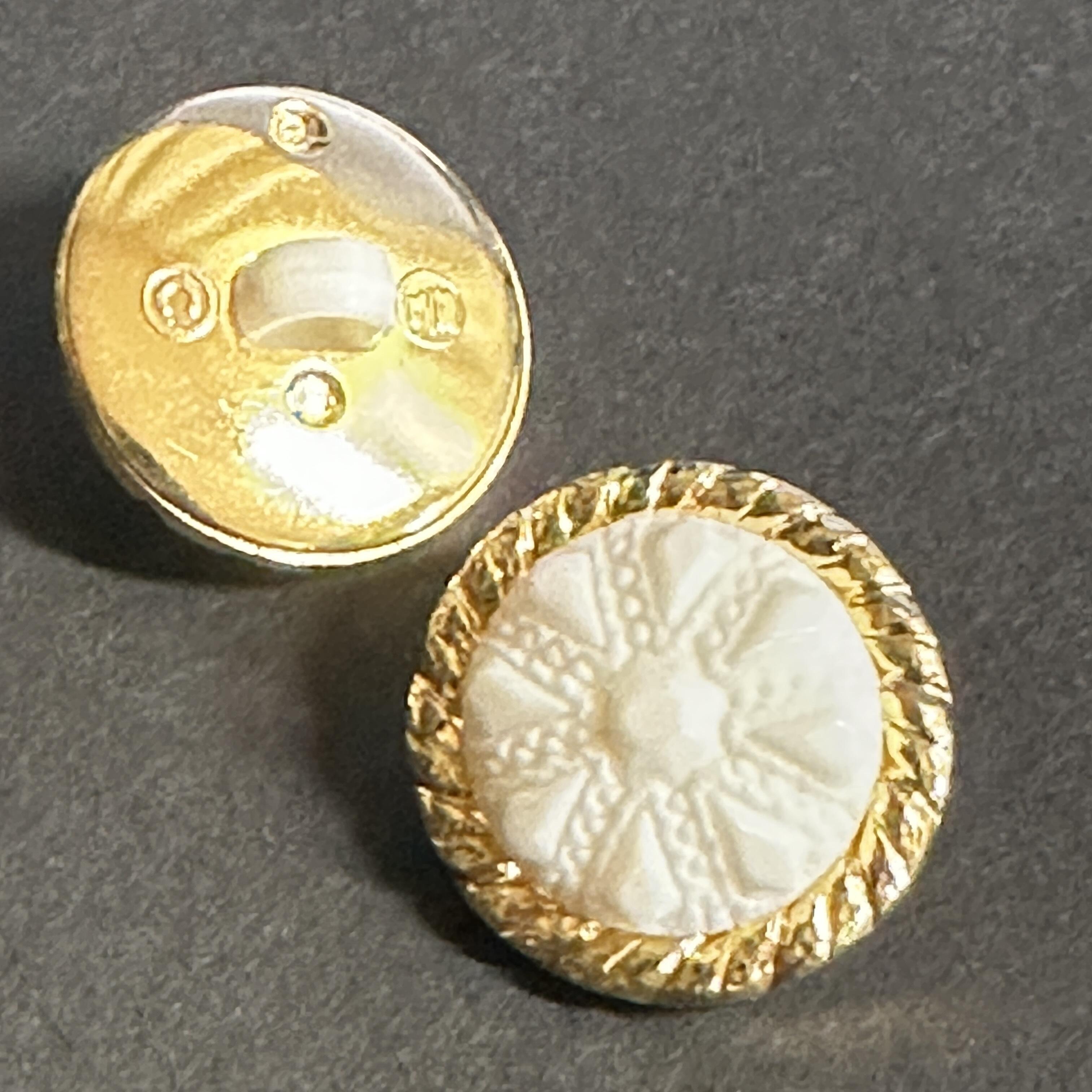 gold-and-ivory-faceted-costume-button-23mm300.jpg