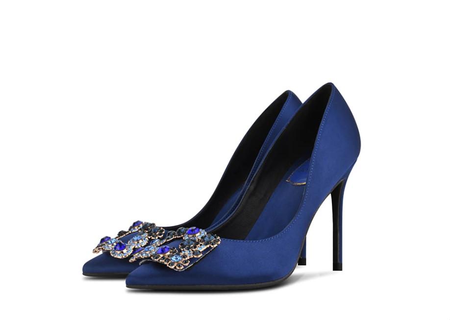 Royal blue satin ladies heels in small feet sizes. #petitefeet
