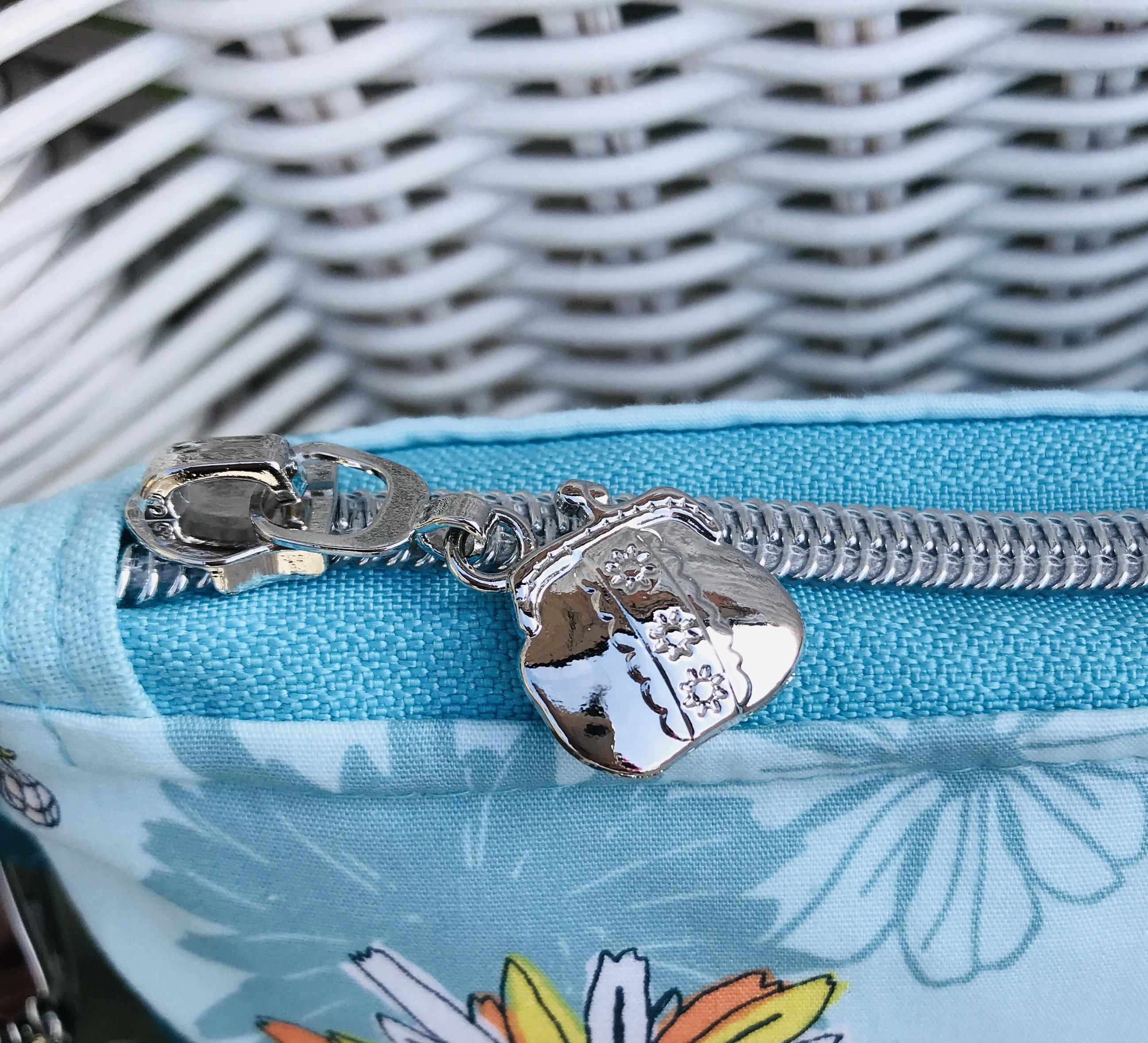 silver handbag shaped zipper pull on a handbag