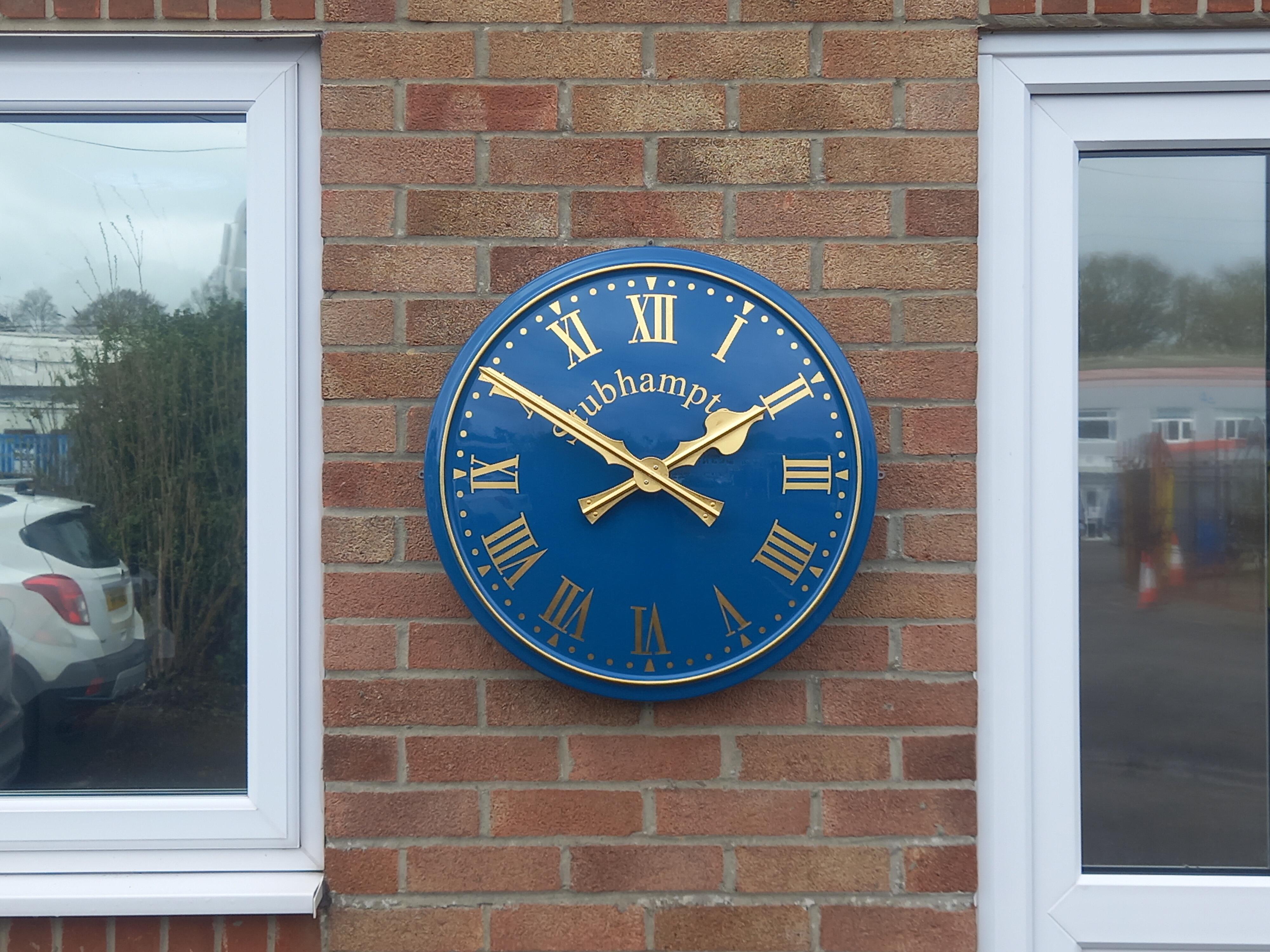 Return Edge Clock - Roman