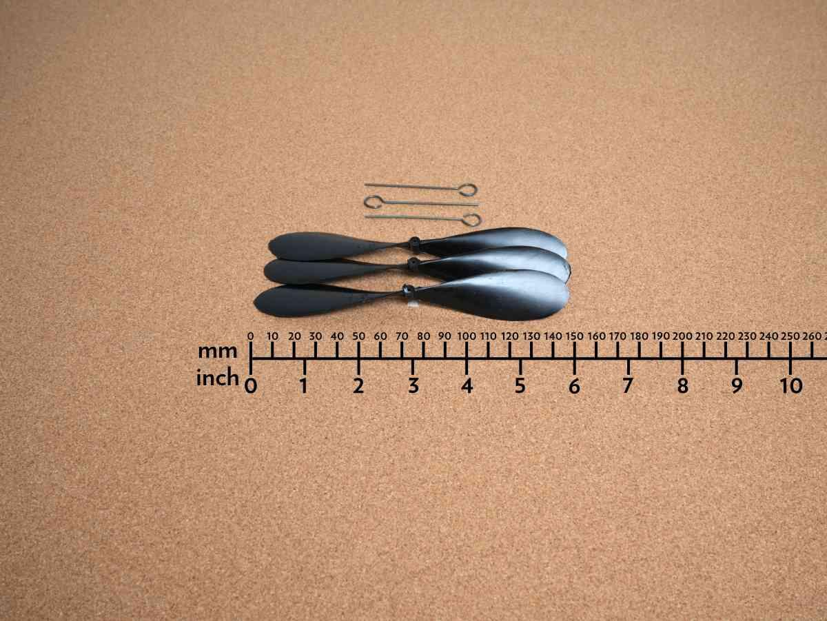 6" (152mm) plastic propellers with prop hooks