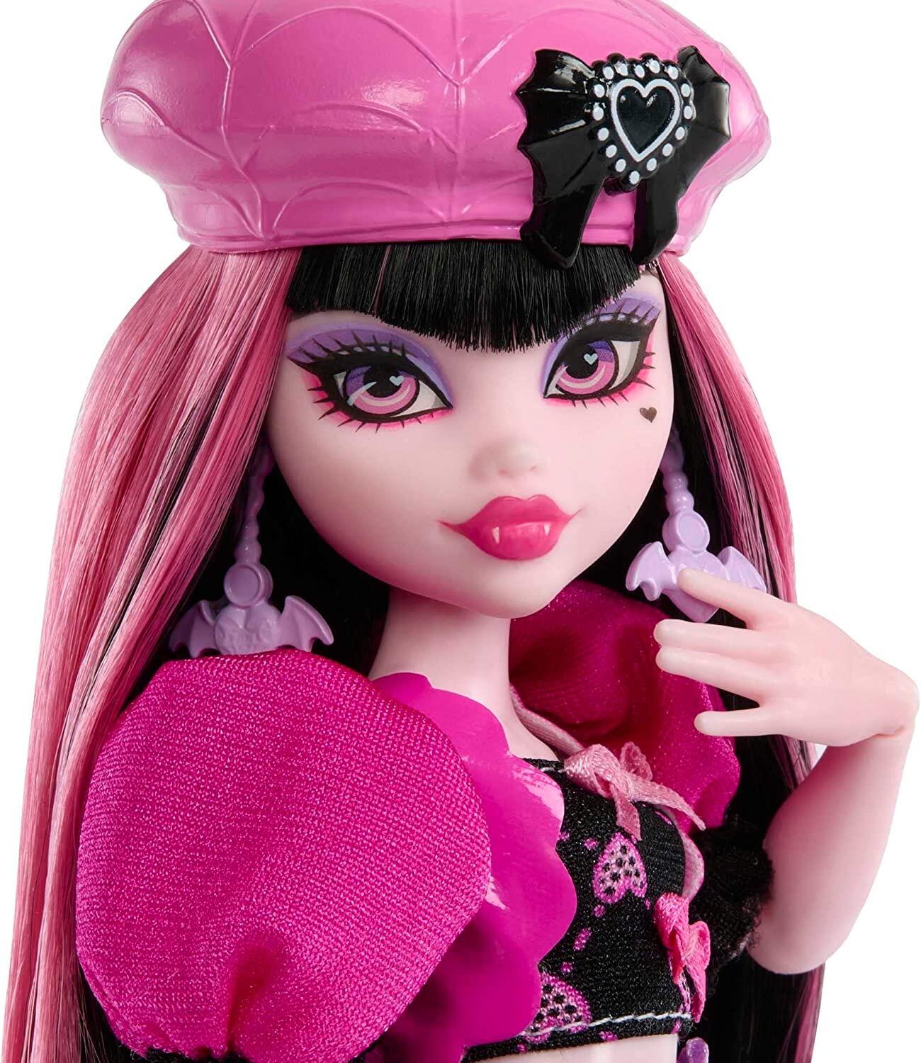 Monster High Skulltimate Secrets Doll and Fashion Set, Draculaura with Dress-Up Locker and 19+ Accessories