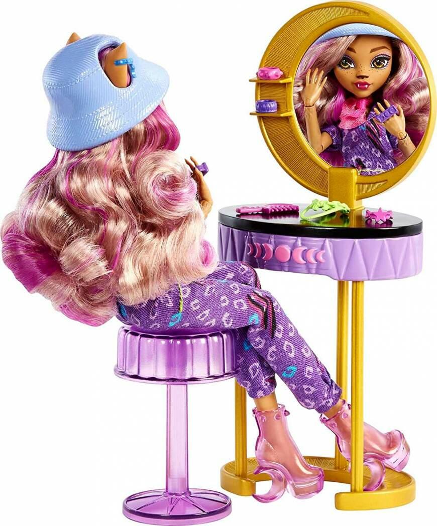 Monster High Doll and Fashion Playset, Clawdeen Wolf Doll and Accessories, Boutique Dress-Up Studio