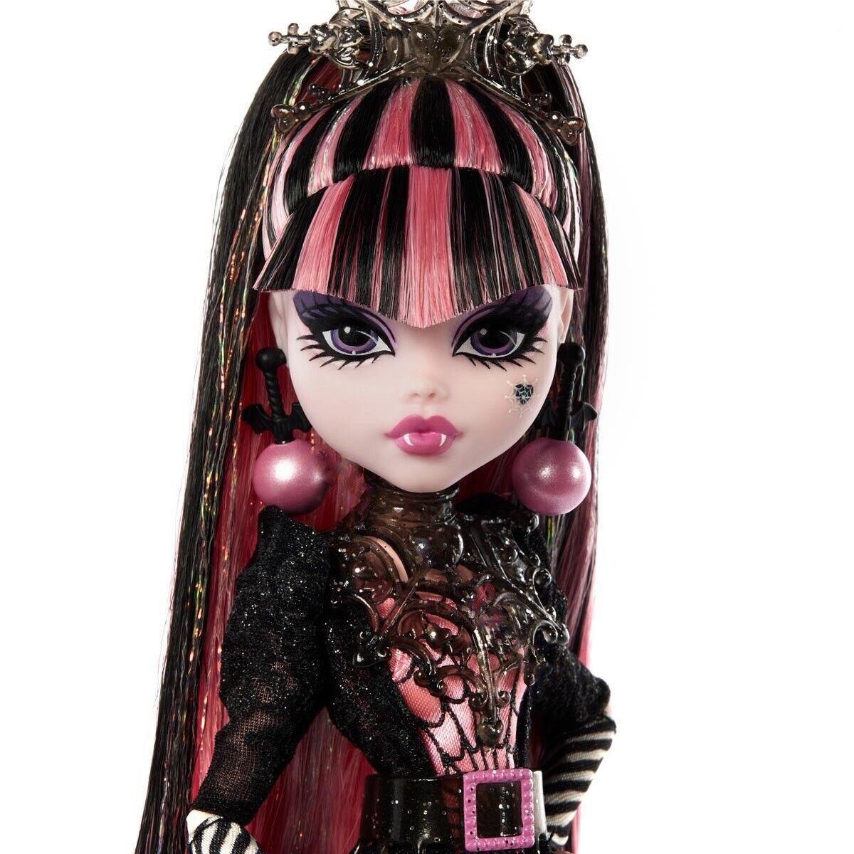 Monster High Howliday Winter Edition Draculaura doll
