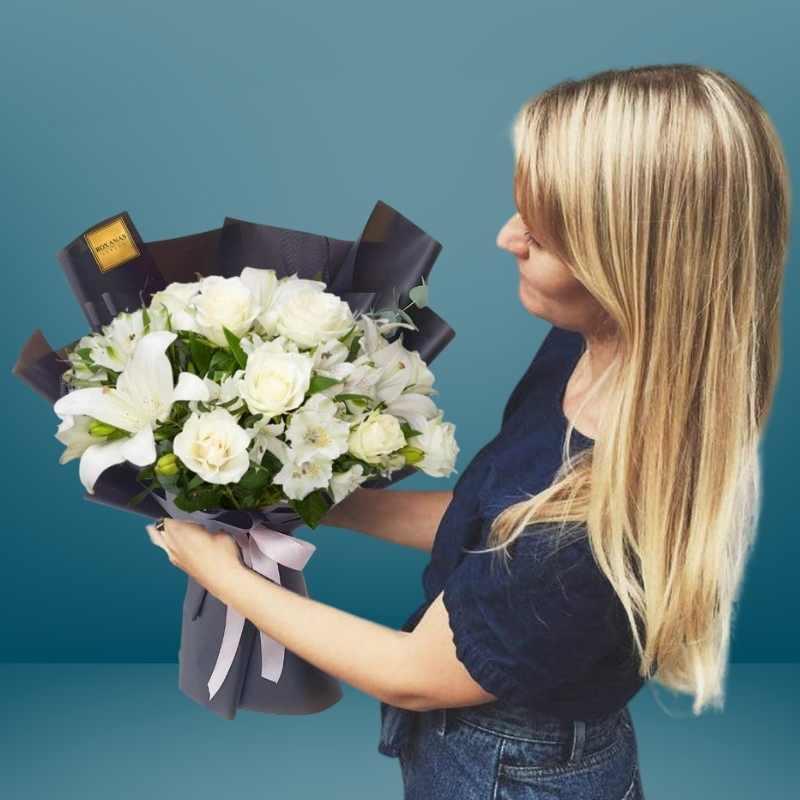 Send Luxury Flower Bouquets in London & UK - Roxanas Flower Delivery