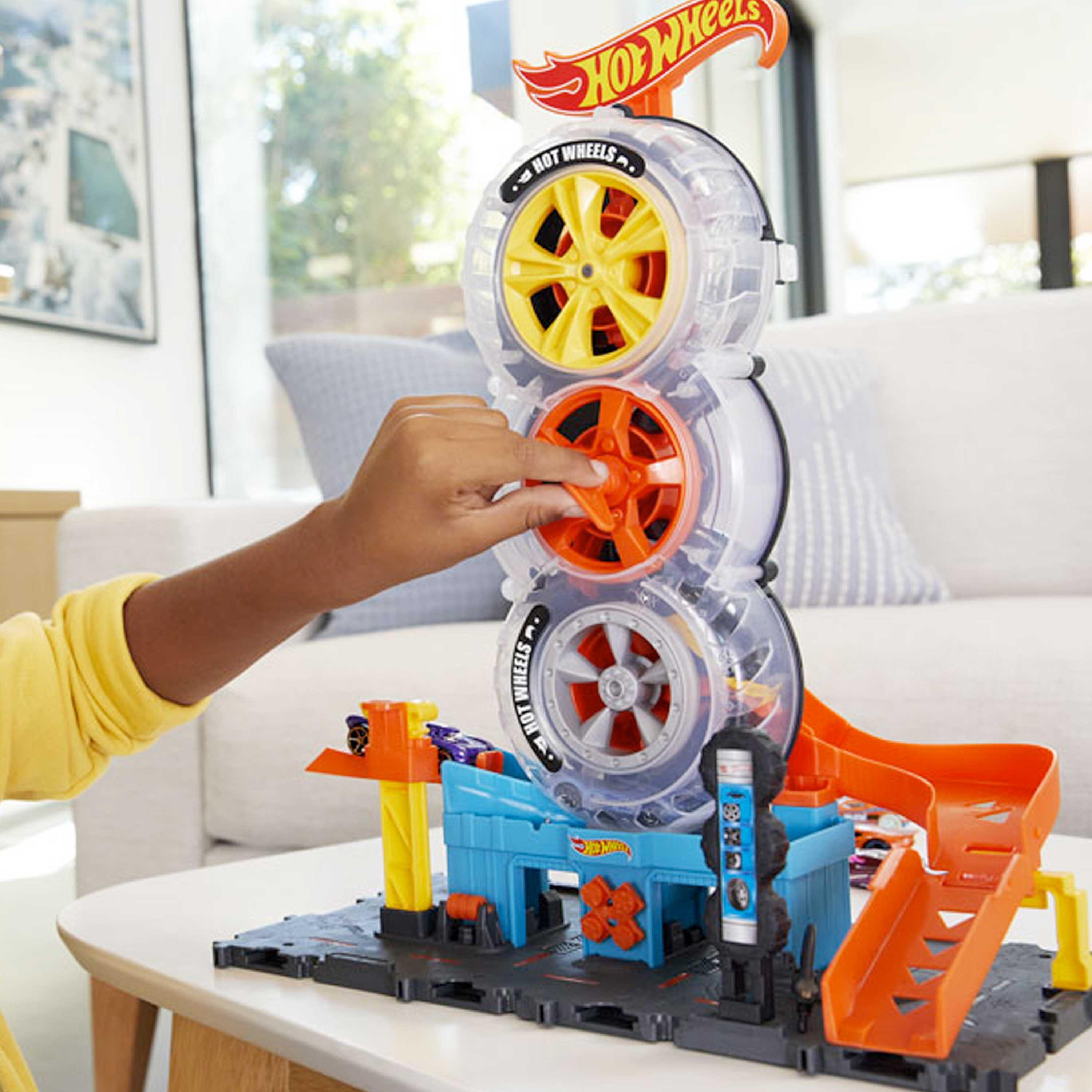 Hot Wheels Arena Smashers 5-Alarm Fire Crash Challenge Playset, 5-Alarm Toy  Truck in 1:64 Scale & Crushable Car