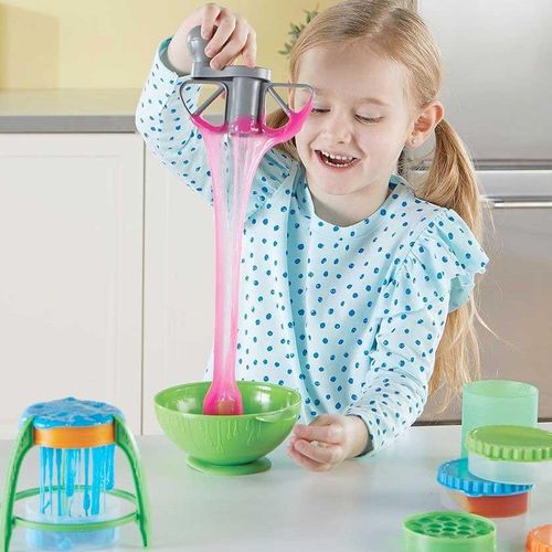 girl playing with slime from incywincytoys
