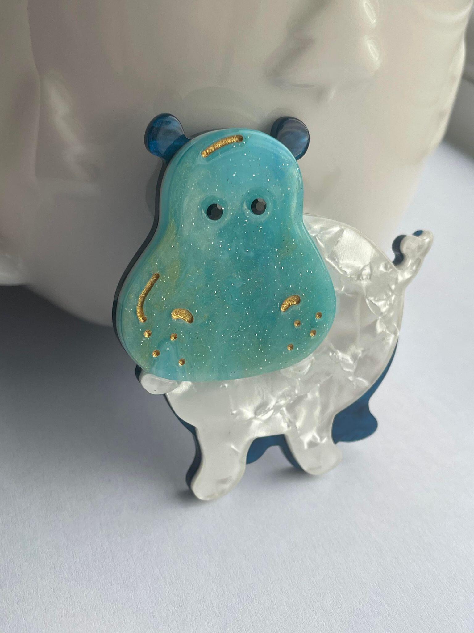 Hippo brooch deals