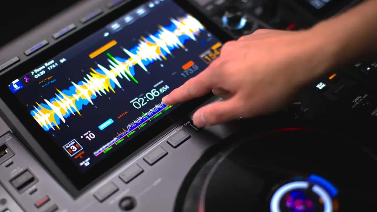 AlphaTheta CDJ-3000X Preview Hot Cue feature