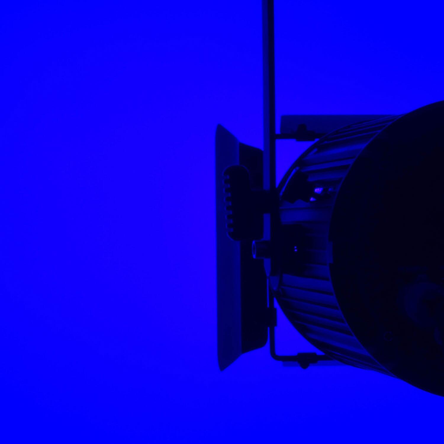 Citronic MFZ160-RGBW: 160W Mini Fresnel Zoom RGBW LED Stage Light blue