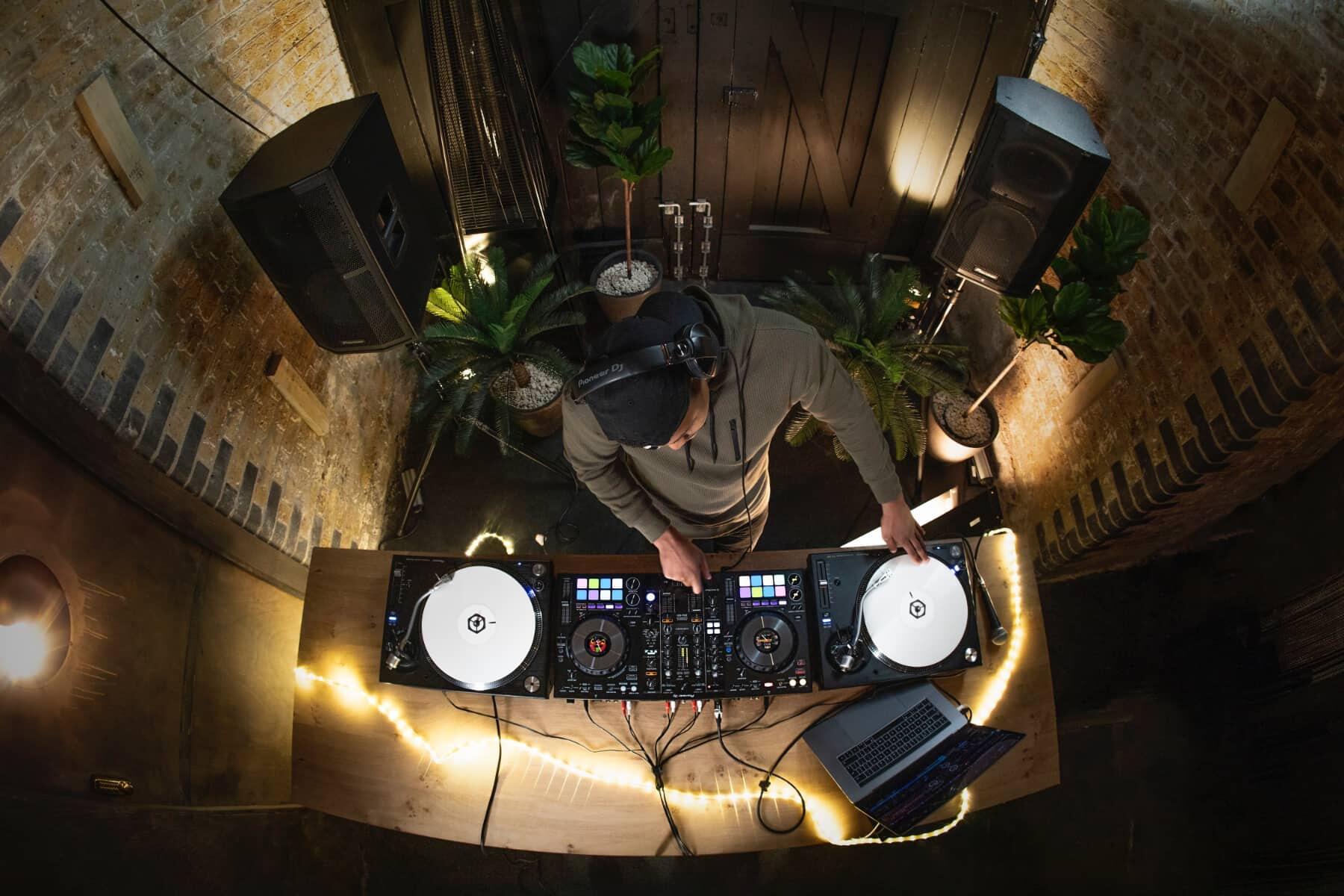 Pioneer DJ DDJ-800 DJ Controller lifestyle image 4