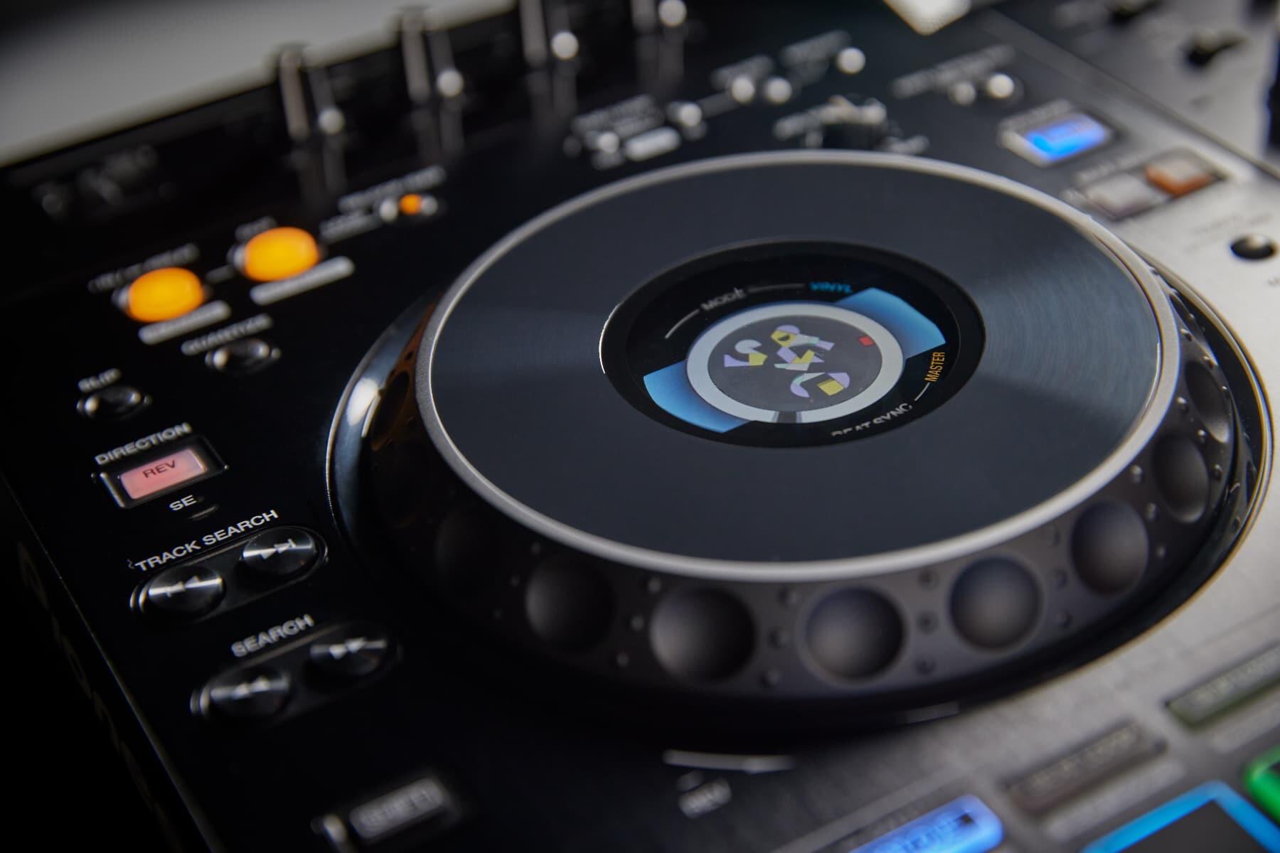 Pioneer DJ XDJ-RX3 All-In-One DJ system jog wheel