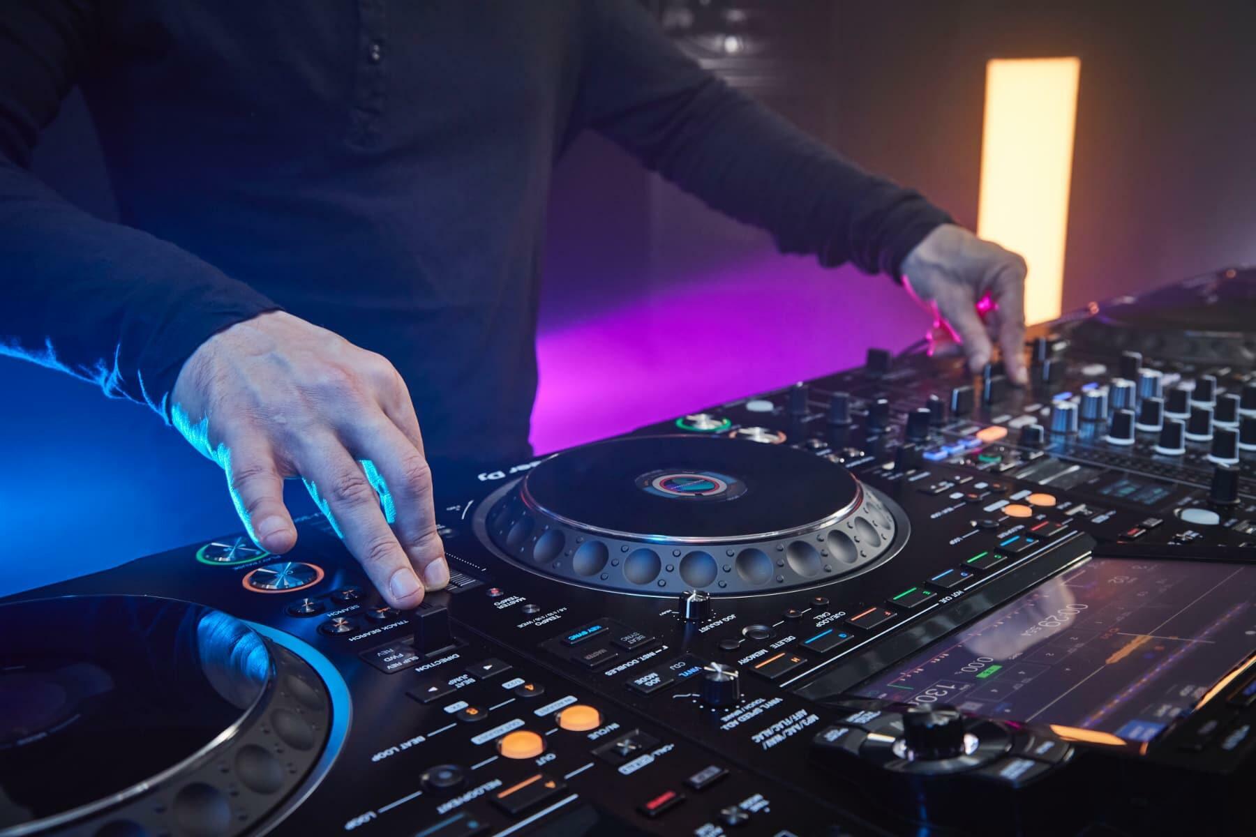 Pioneer DJ CDJ-3000 Professional Media Player lifestyle image 2