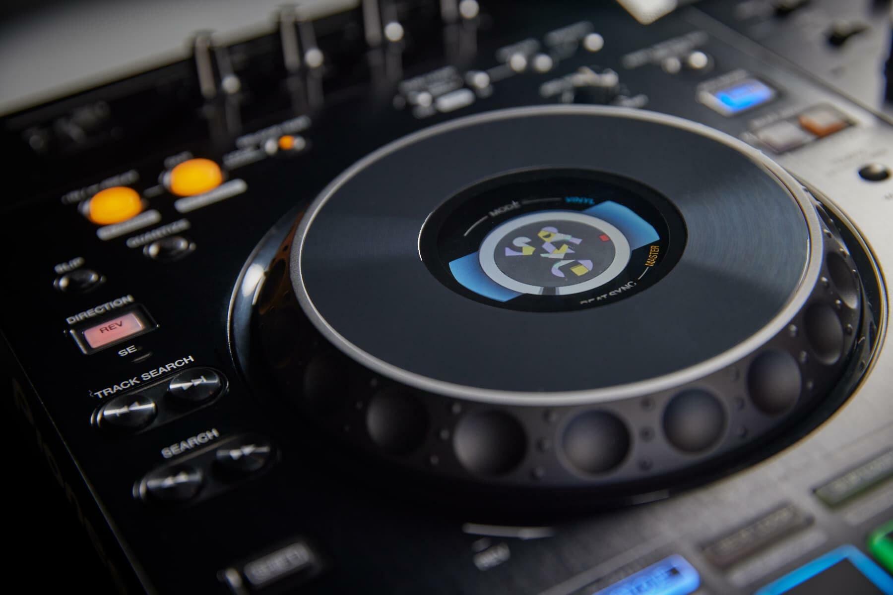 Pioneer DJ XDJ-RX3 All-In-One DJ system jog wheel