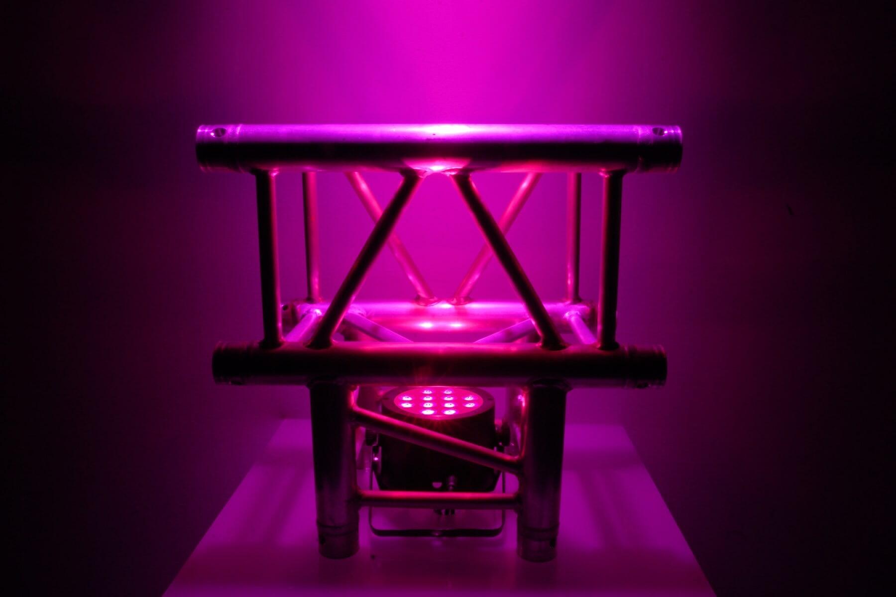 Chauvet DJ SlimPAR Q12BT effect truss pink