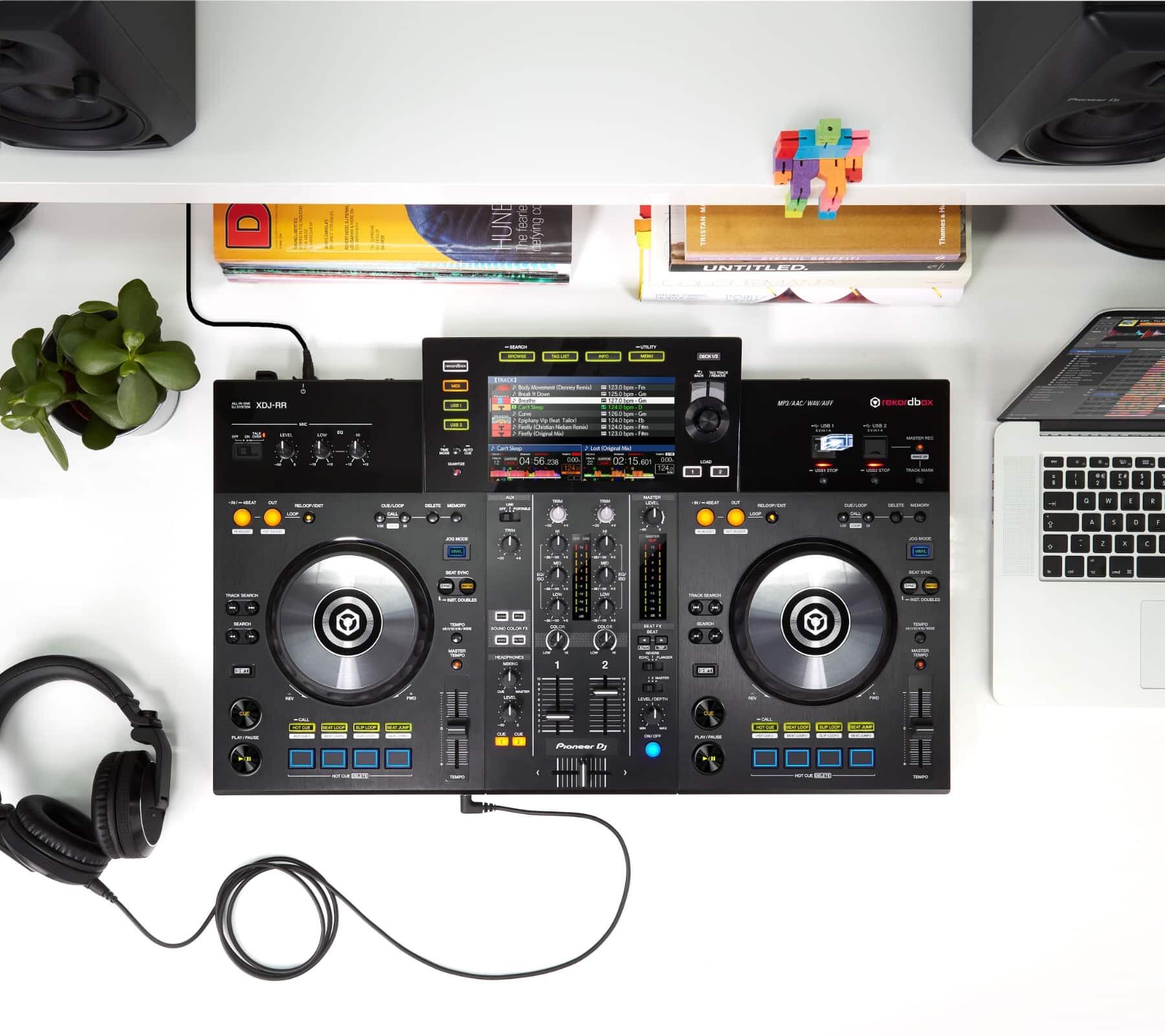 Pioneer DJ XDJ-RR All-in-one DJ system for rekordbox lifestyle image