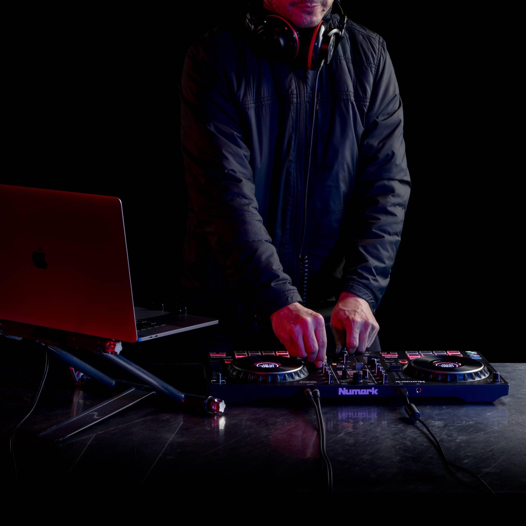 Numark Mixtrack Platinum FX lifestyle image 1
