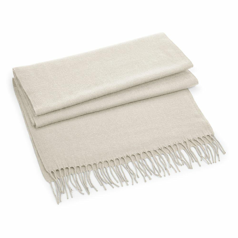 Beechfield's BC500 blanket in a soft pale gray shade, featuring fringed edges, elegantly displayed against a plain background.