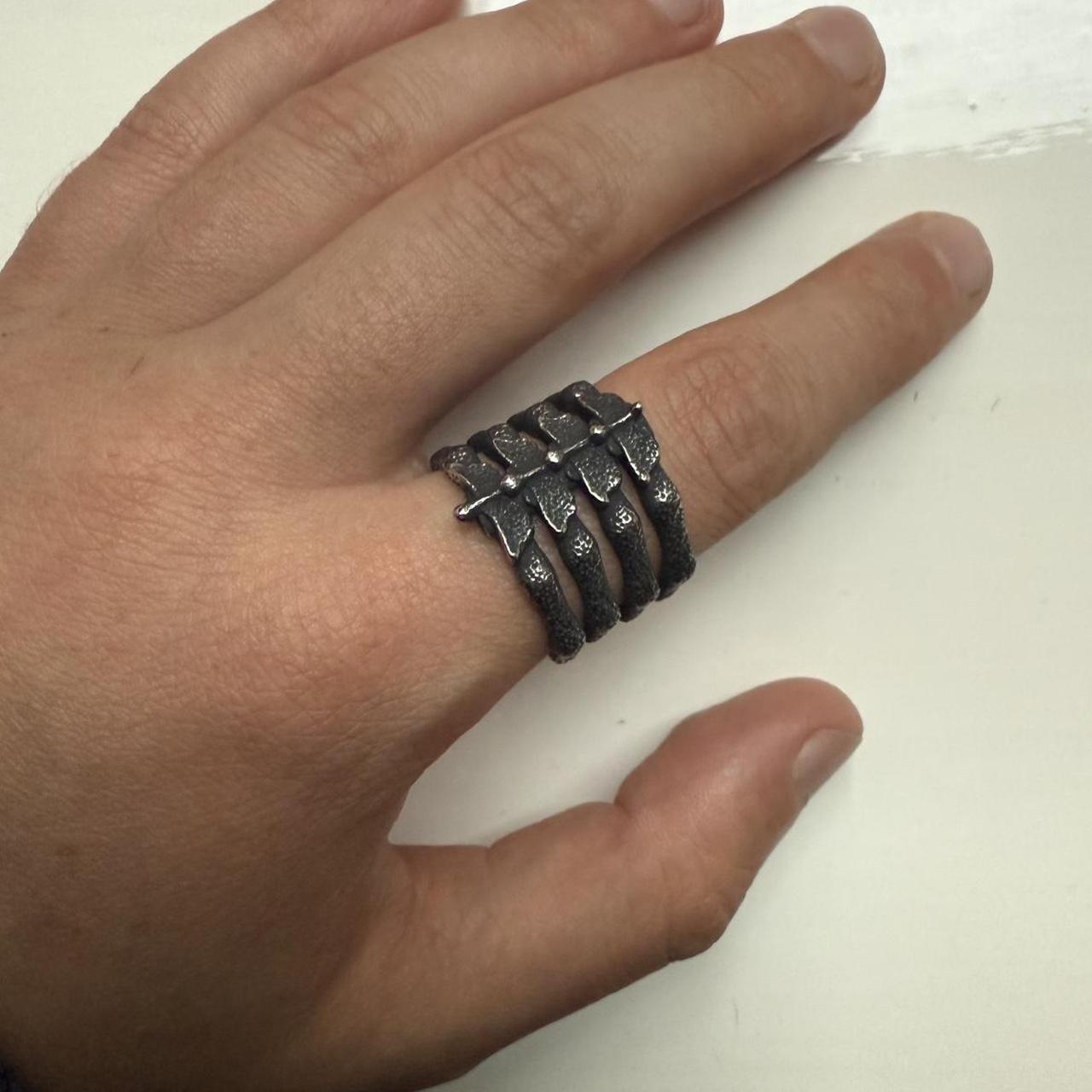 Skrloton Rings skeleton ring