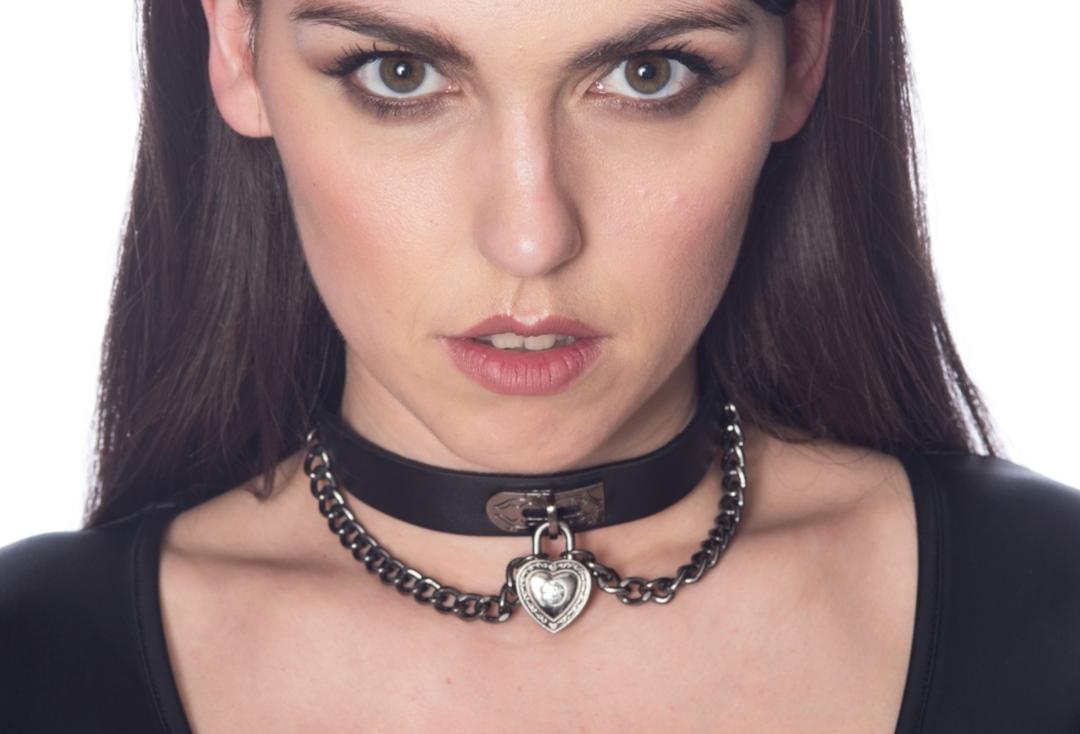 Banned | Mirage Heart & Chain Collar - Front View