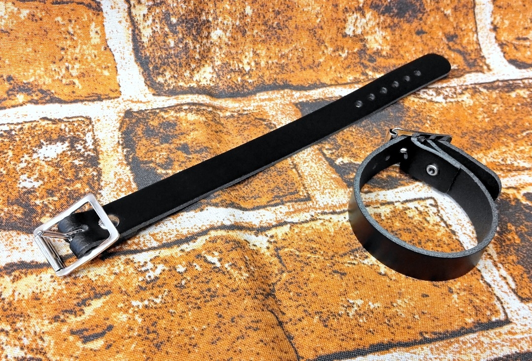 1 Row Plain Black Leather Wristband