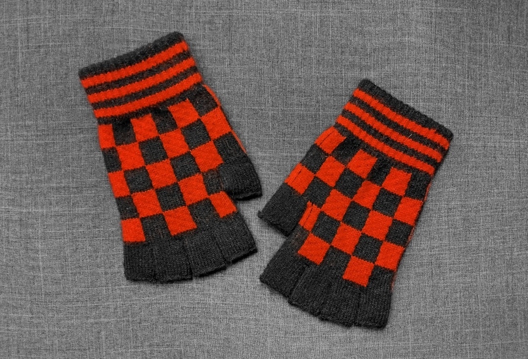 Red & Black Chequered Short Fingerless Gloves - Main
