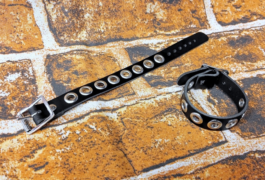 1 Row Silver Eyelet Black Leather Wristband