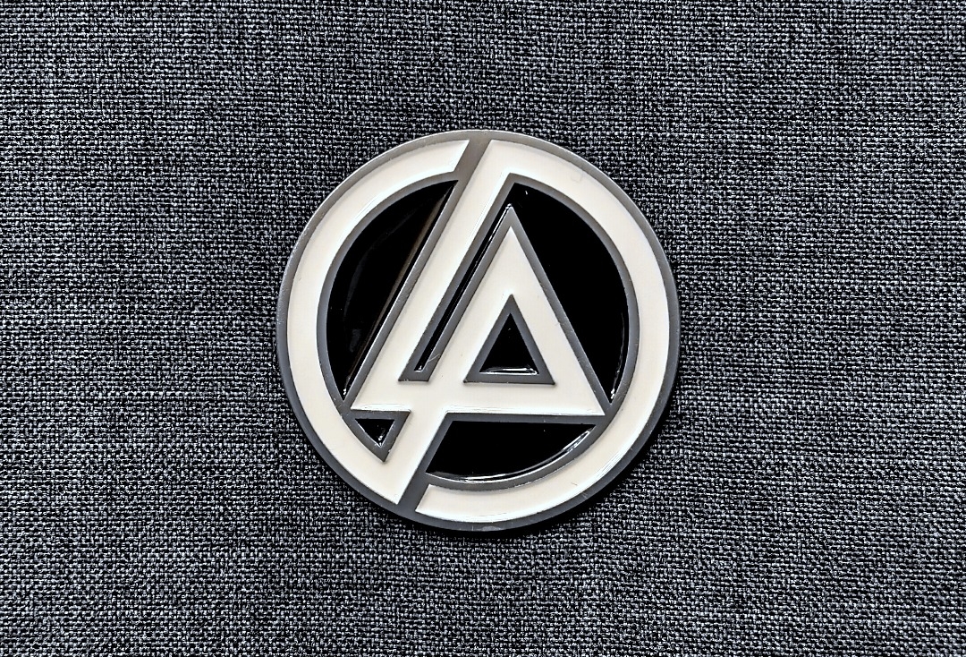 Linkin Park - Black & White Logo Official Metal Pin Badge