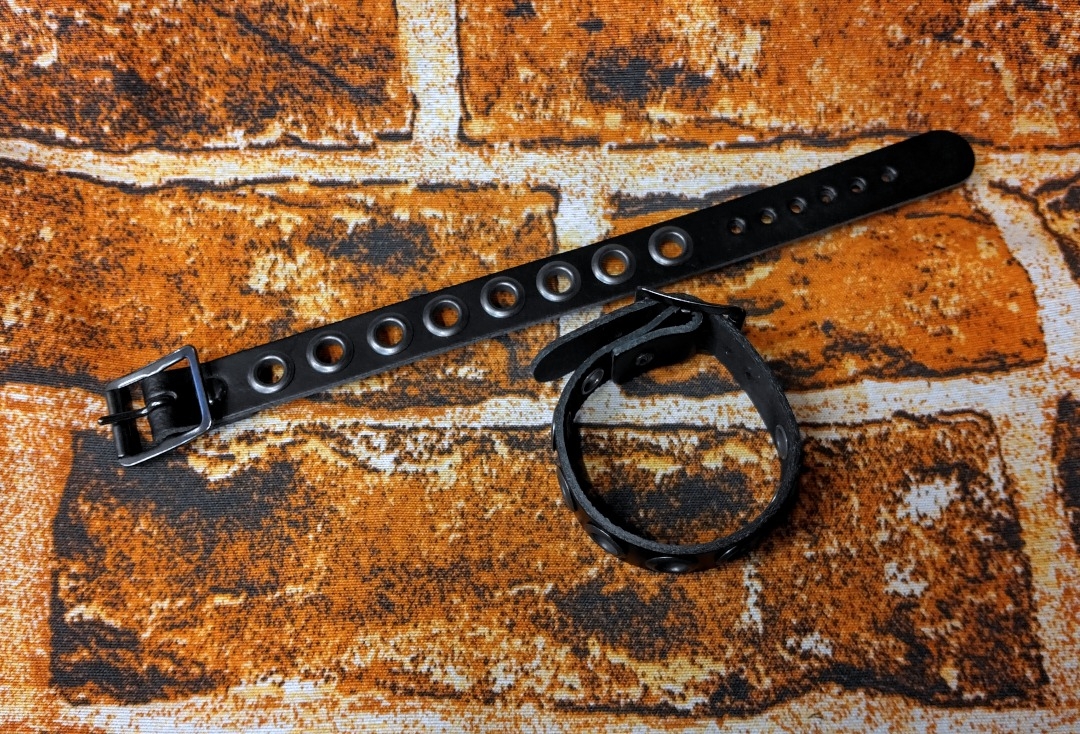 1 Row Black Eyelet Black Leather Wristband