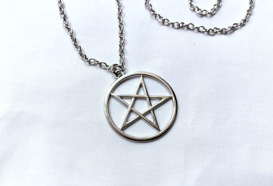 Medium Inverted Pentagram Pendant & Chain - Close
