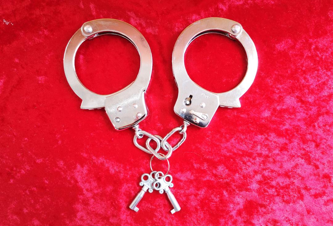 Void Clothing | Chrome Effect Standard Handcuffs - Closed