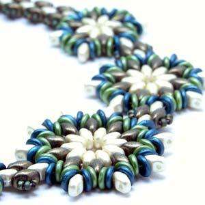 Round About Flower Necklace Pattern by Linda Roberts