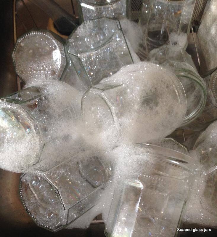 Sterilising glass jars