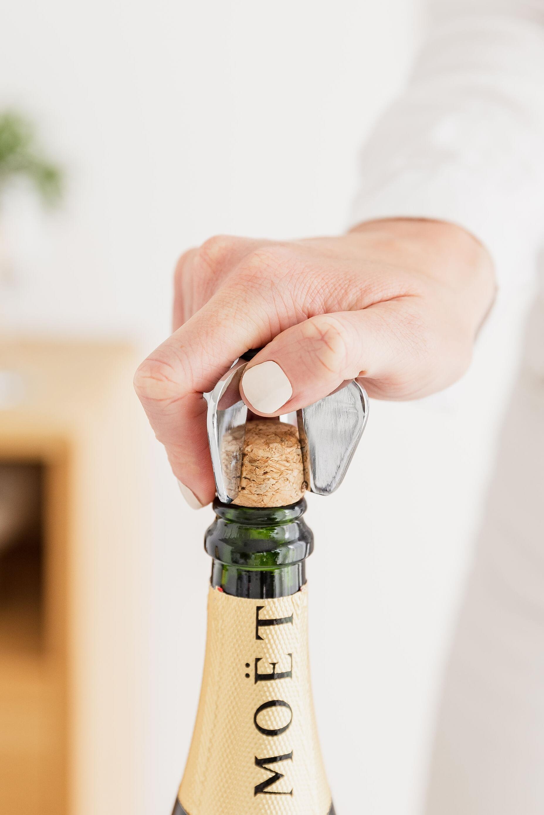 champagne opener for grip