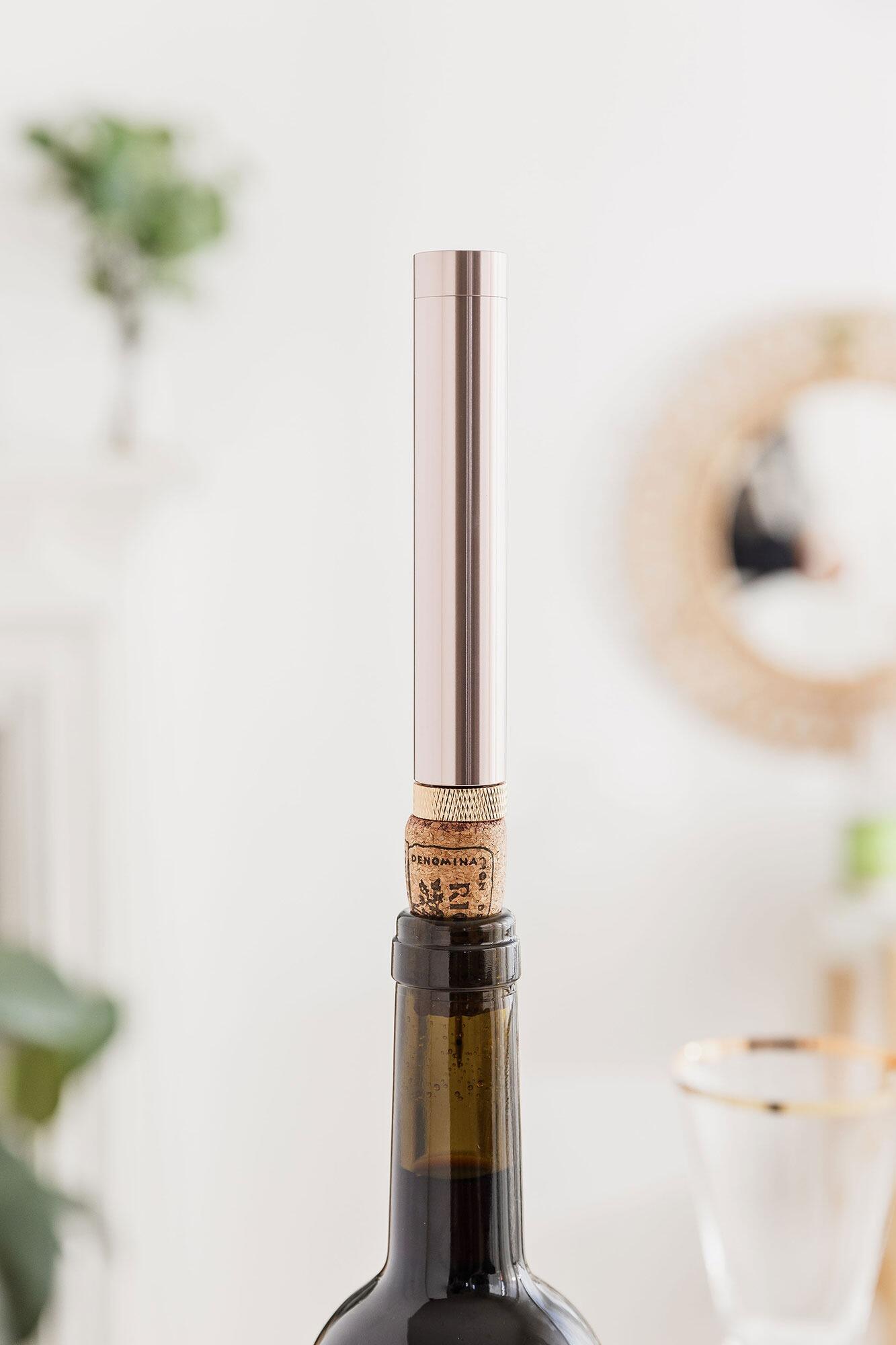 Easy wine cork opener