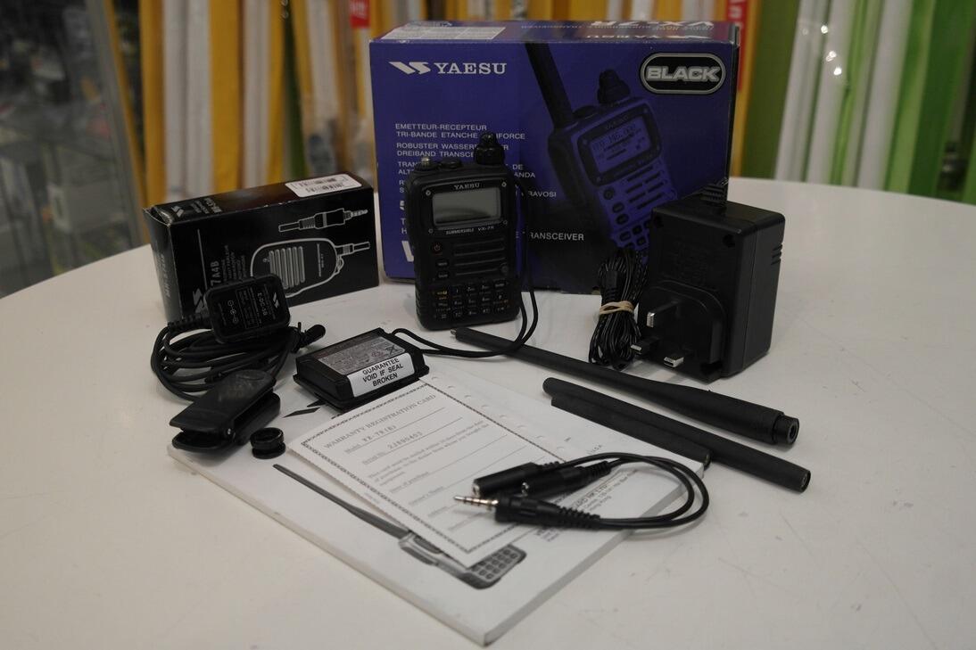 Second Hand Yaesu VX-7R Black Tri-Band Handy - RW UK