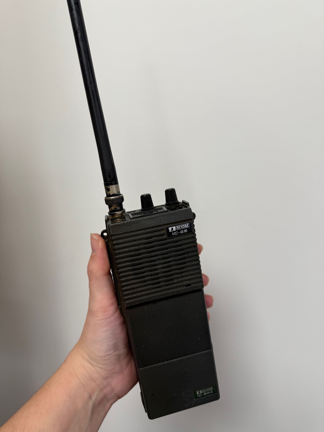 Second Hand Icom IC-2E Handheld Transceiver – Sold as Seen / Non-Working