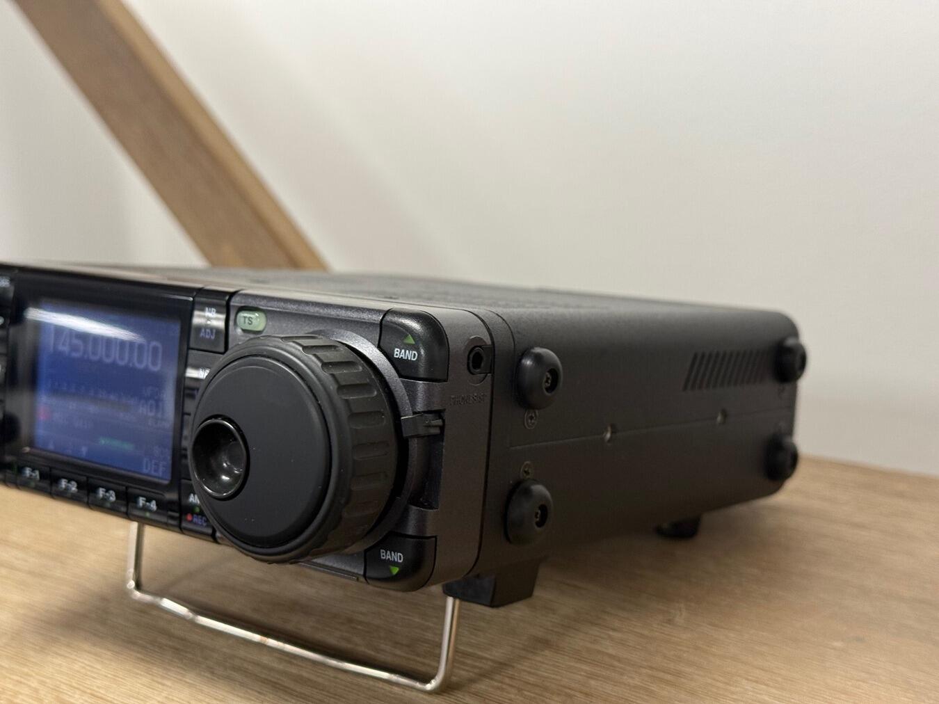 Used Icom IC-7000 HF/VHF/UHF Mobile Transceiver | Radioworld UK