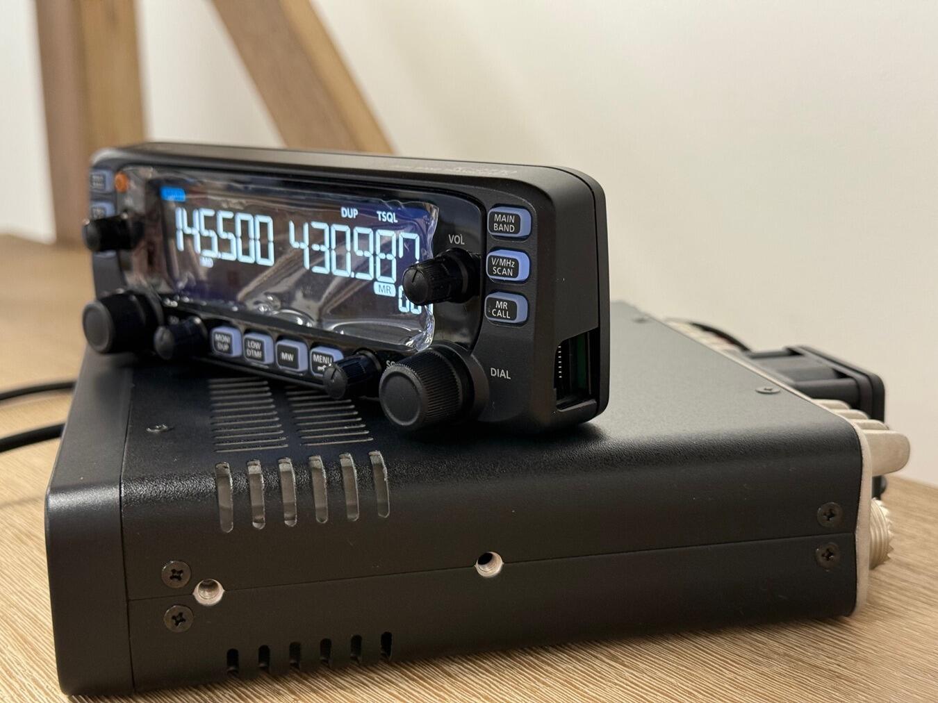 Second Hand ICOM IC-2730E Dual Band VHF-UHF Transceiver - Black Screen ...