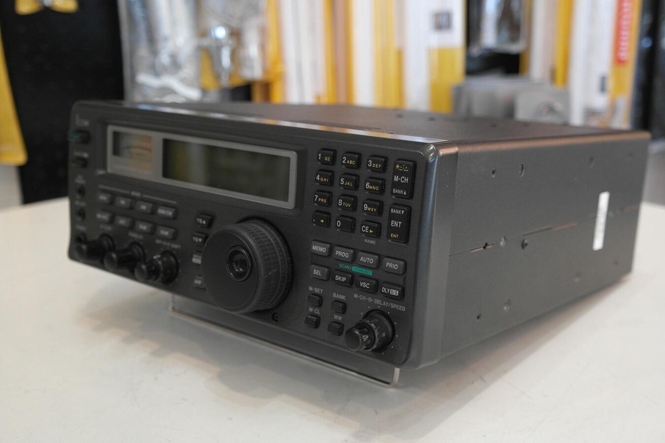 Icom IC-R8500 frequency display and operating controls close up
