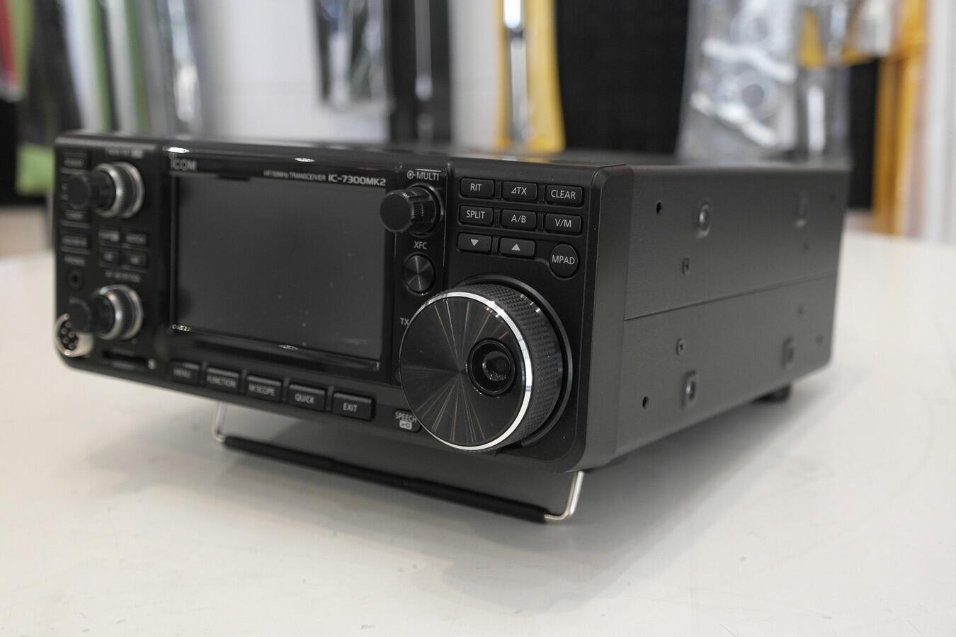 Icom IC-7300MK2 main tuning dial and front panel controls