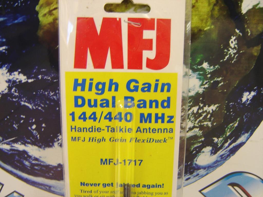 MFJ-1717 High Gain 144/440 MHz Flexible Duck HT Antenna w/ BNC 1